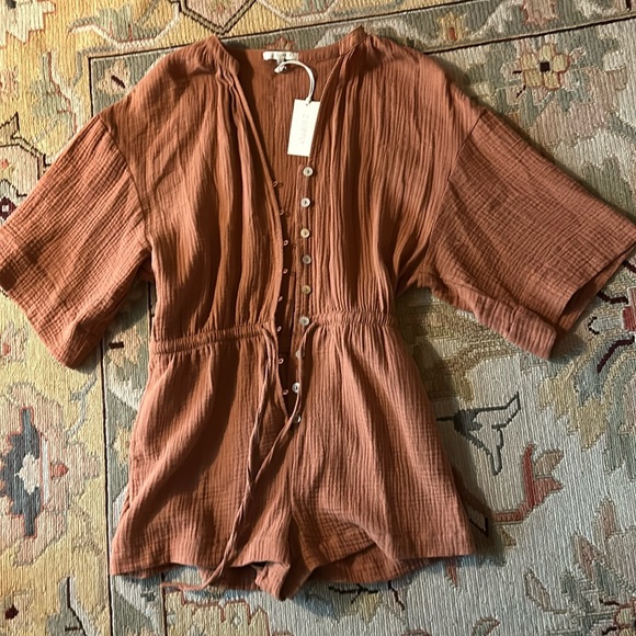 Z Supply Pants & Jumpsuits Z Supply Zephyr Gauze Romper In Size Small Poshmark